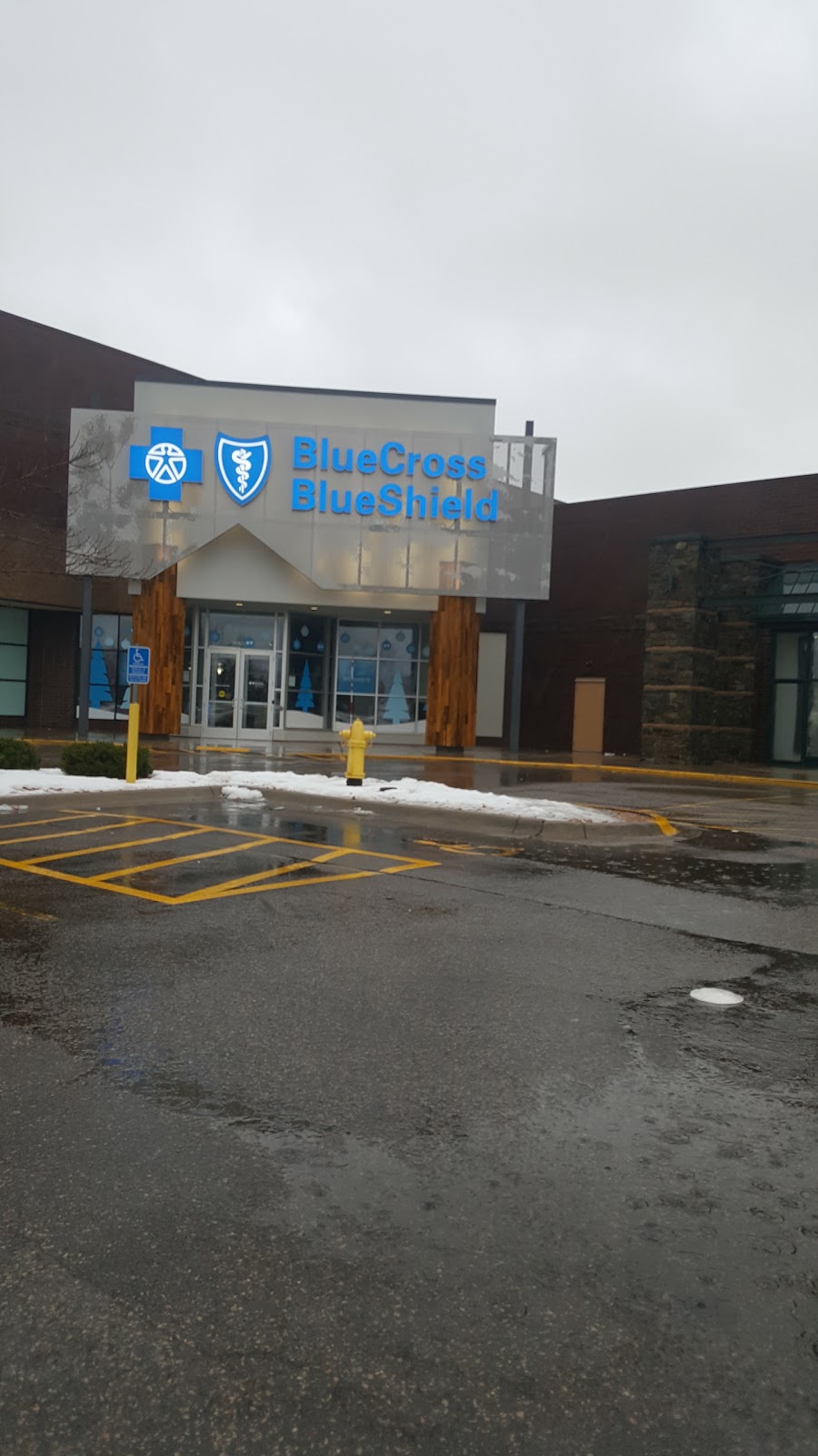 Blue Cross and Blue Shield Retail Center - Roseville | 1647B County Road B2 W, Roseville, MN 55113, USA | Phone: (651) 726-1100