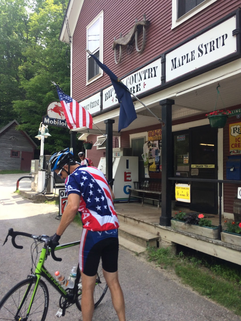 Ripton Country Store | 1192 VT-125, Ripton, VT 05766, USA | Phone: (802) 388-7328