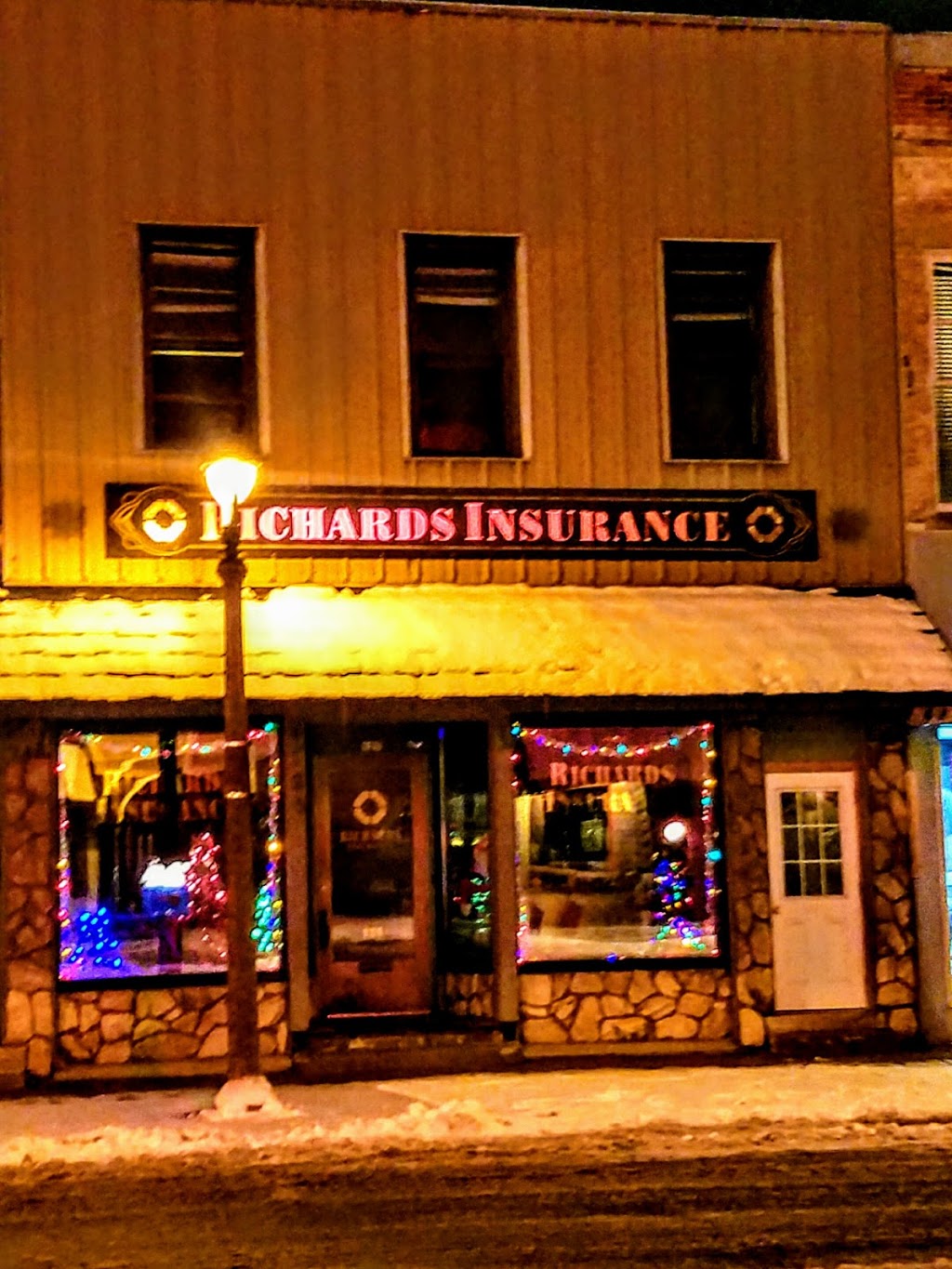 Richards Insurance | 125 S Ludington St, Columbus, WI 53925, USA | Phone: (920) 623-5700