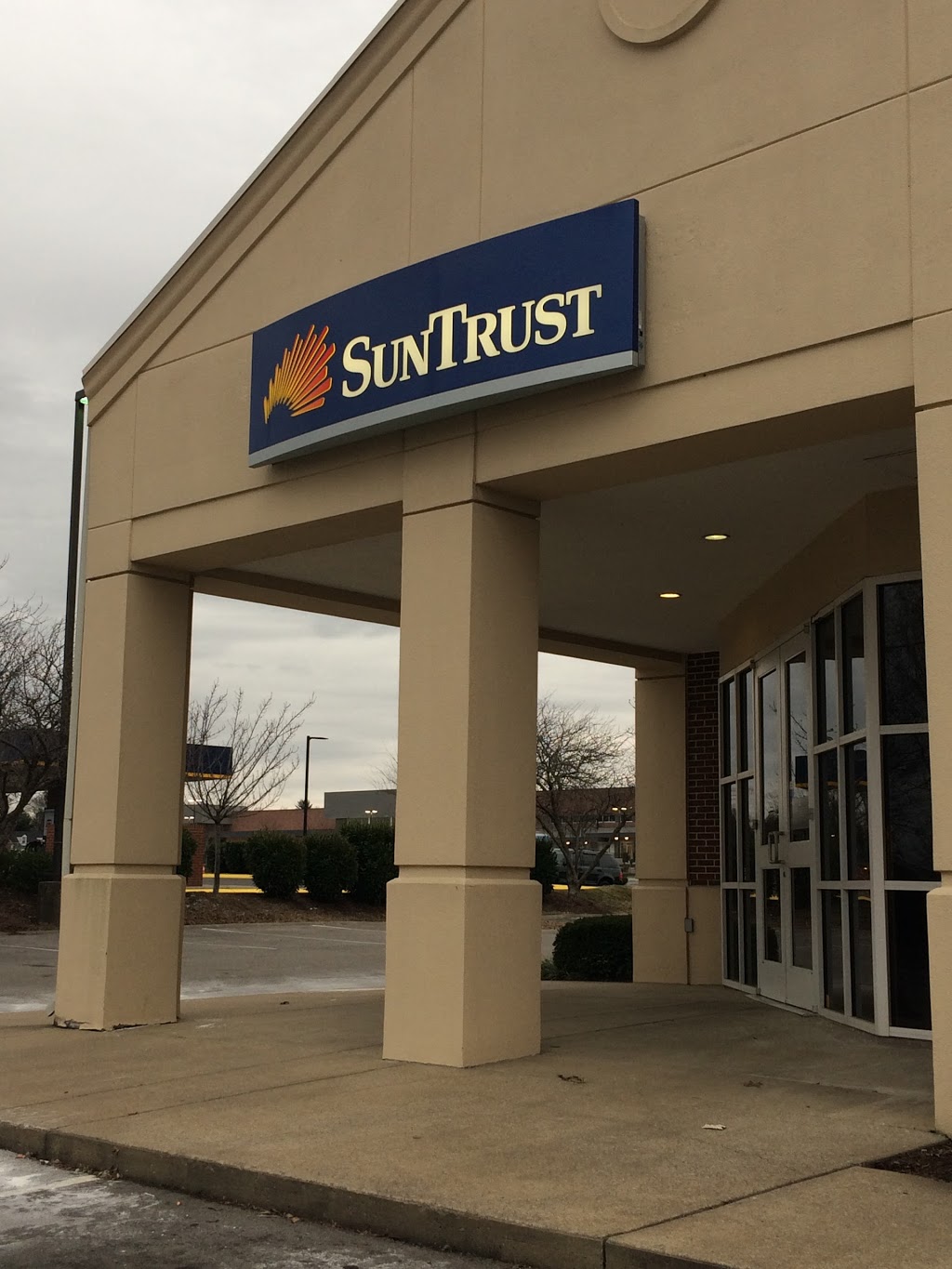 SunTrust | 221 E Main St, Hendersonville, TN 37075, USA | Phone: (615) 757-4000