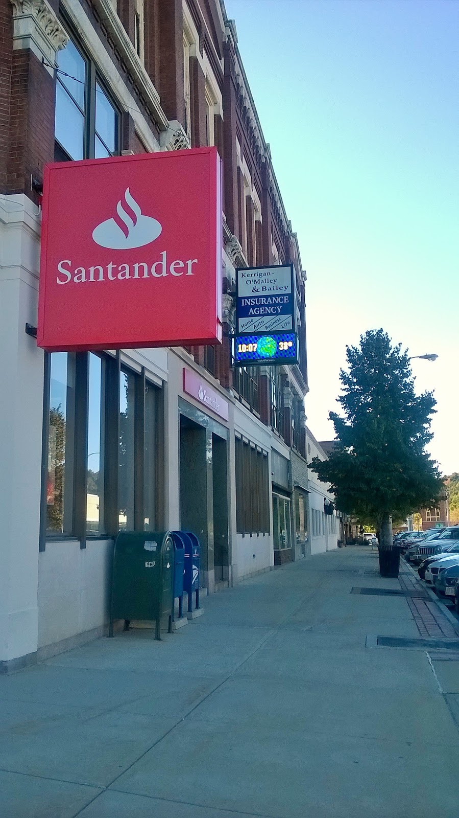 Santander Bank | 79 High St, Clinton, MA 01510, USA | Phone: (978) 365-3750