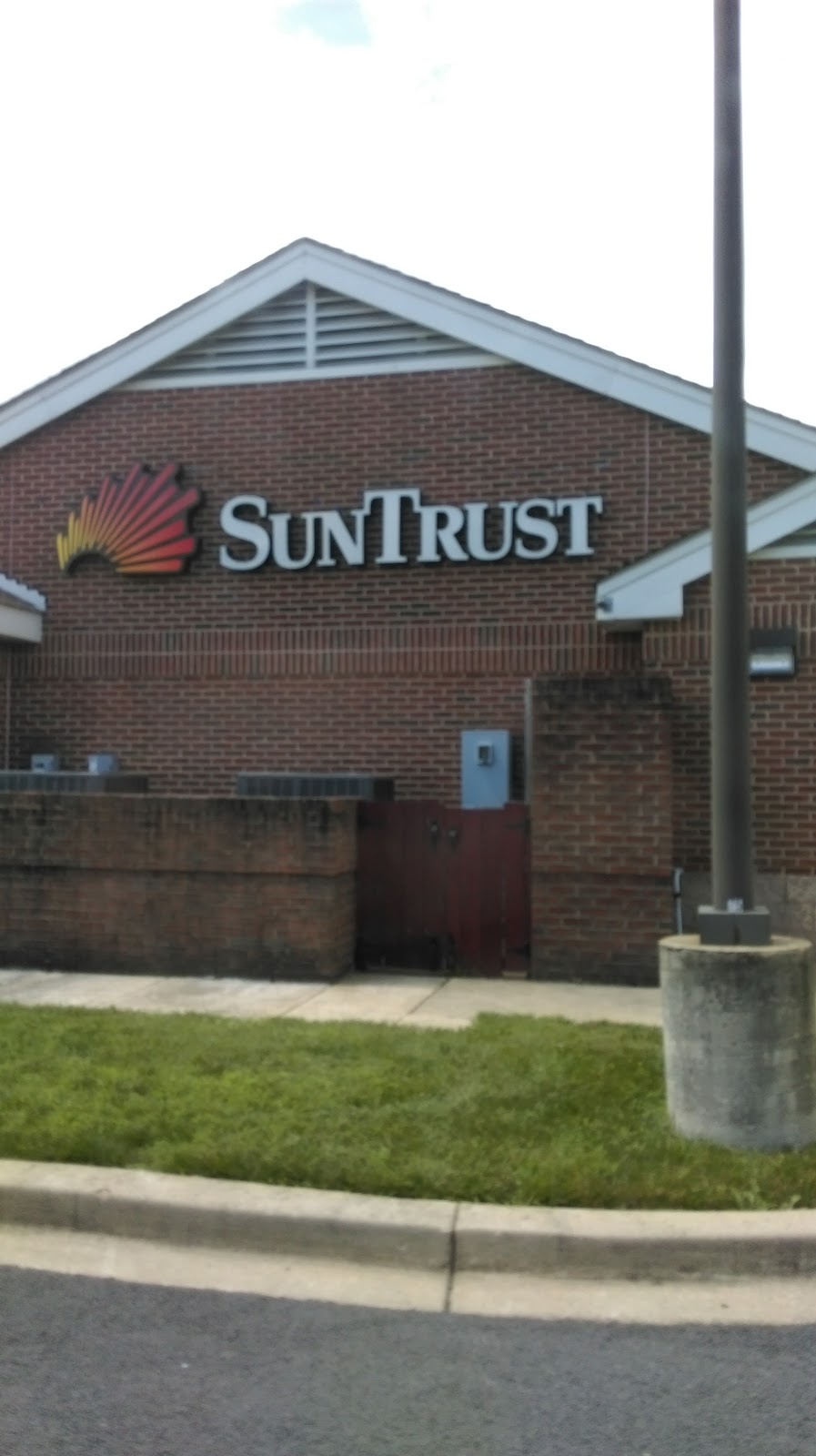 SunTrust | 45156 First Colony Way, California, MD 20619, USA | Phone: (301) 994-6000