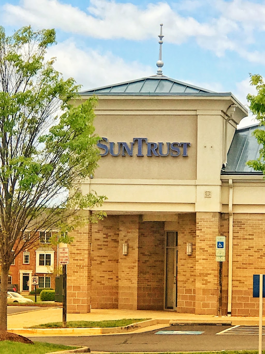 SunTrust | 25056 Riding Plaza, Chantilly, VA 20152, USA | Phone: (571) 367-6010