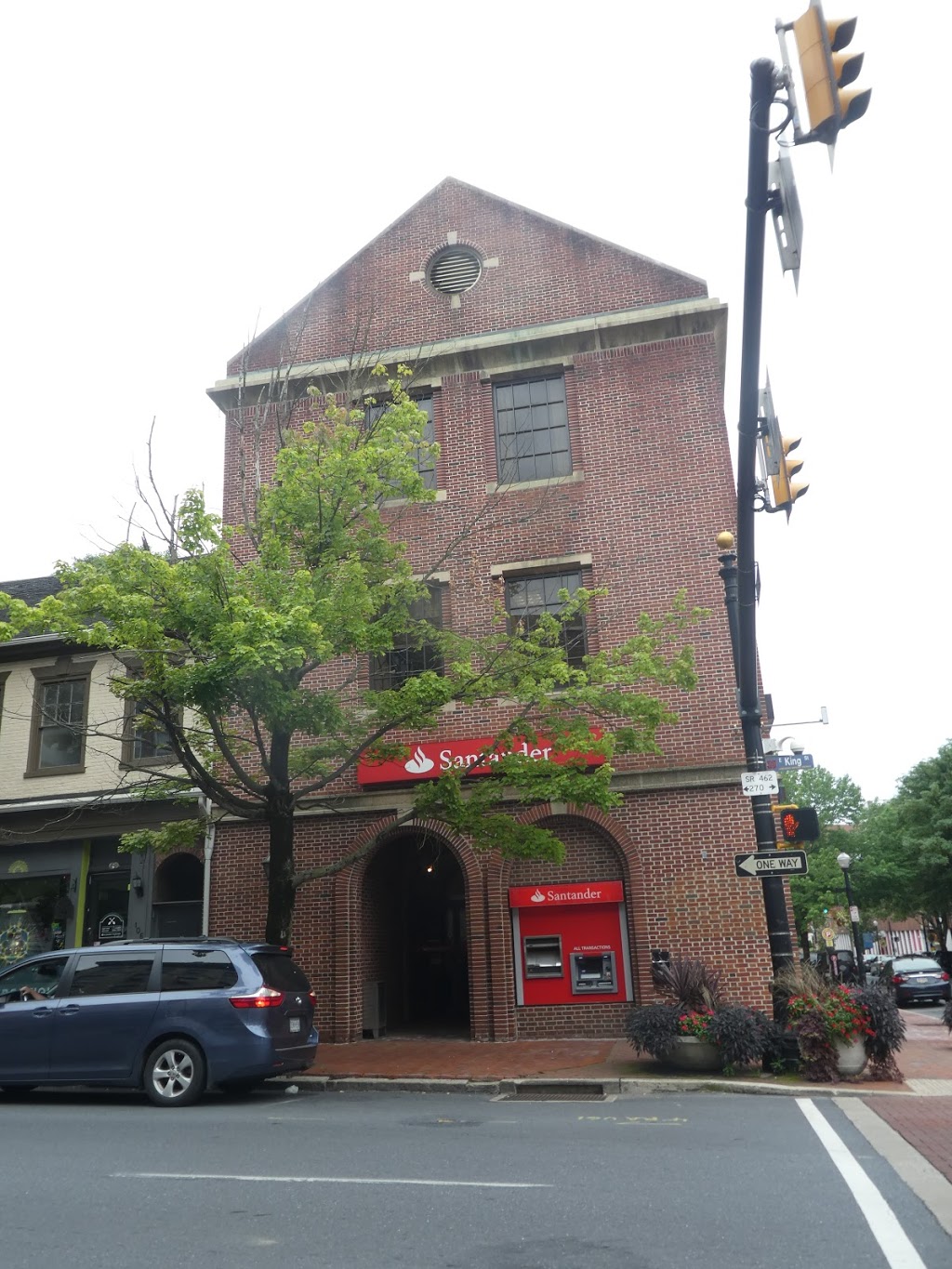 Santander Bank | 100 E King St, Lancaster, PA 17602, USA | Phone: (717) 393-0705