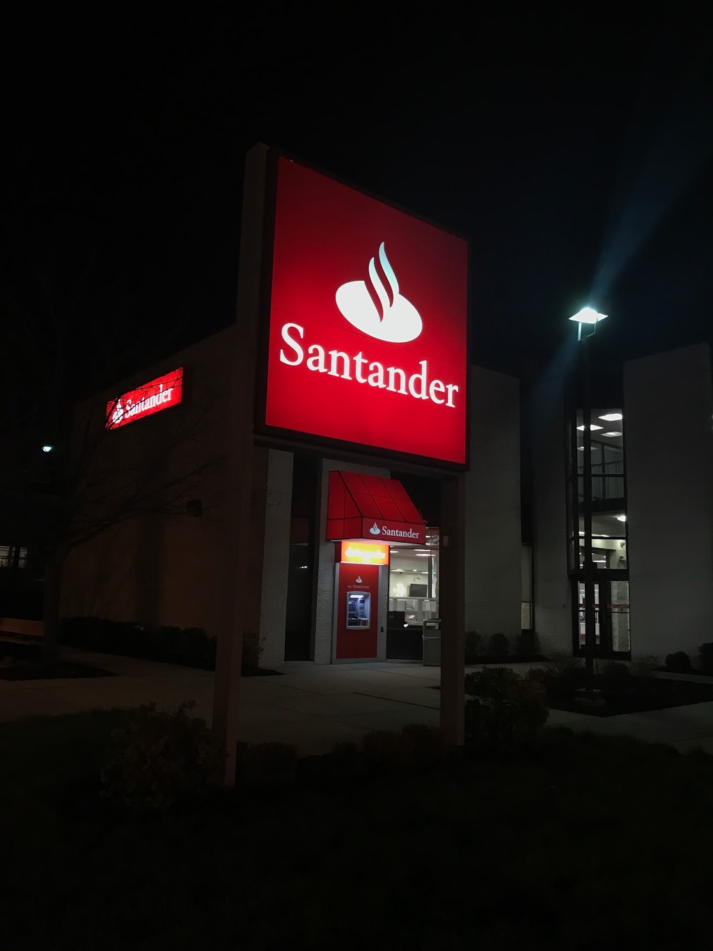 Santander Bank | 1322A Paterson Plank Rd, Secaucus, NJ 07094, USA | Phone: (201) 865-8700