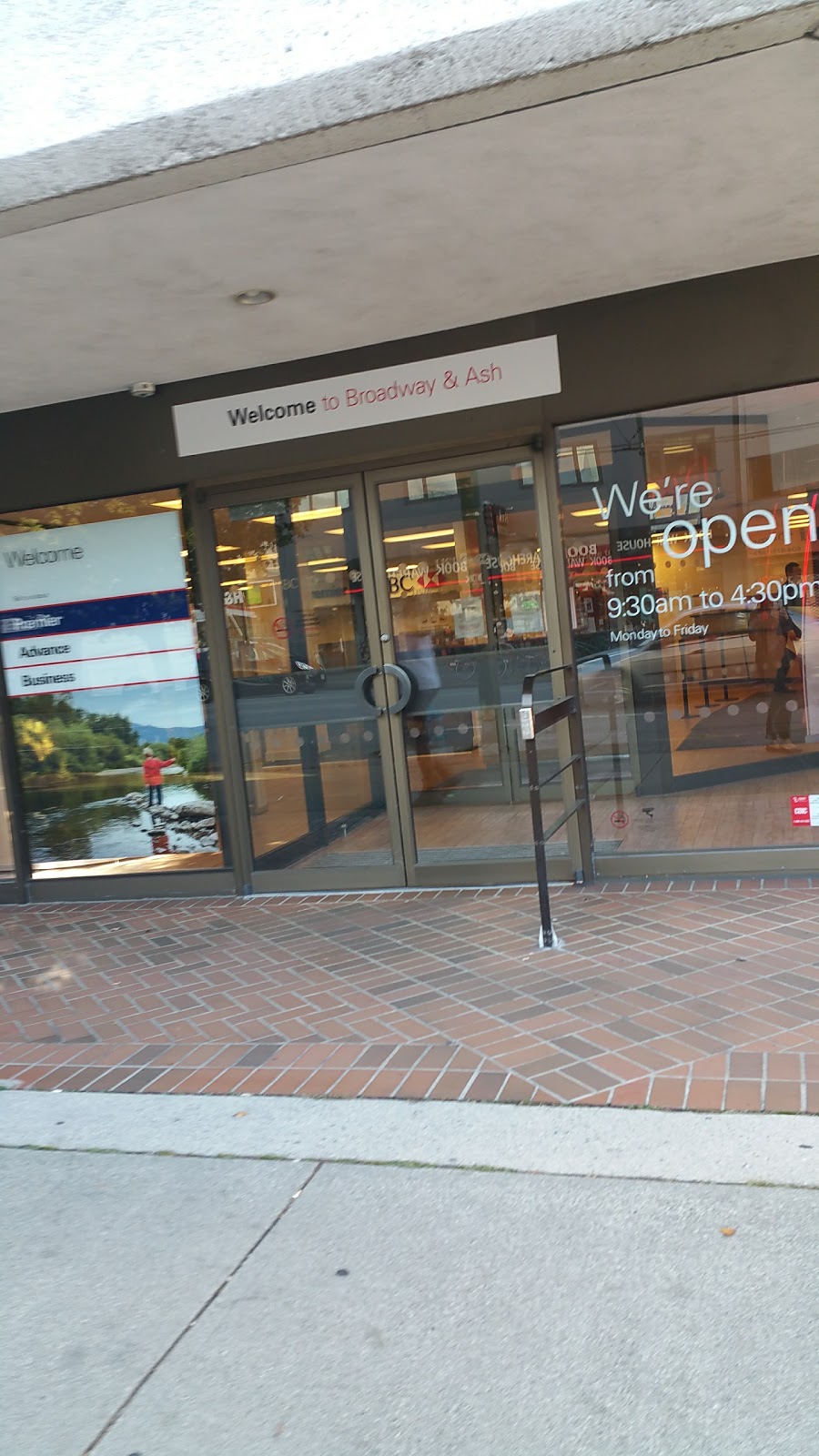 HSBC Bank | Heather Street, 601 W Broadway, Vancouver, BC V5Z 4C2, Canada | Phone: (888) 310-4722