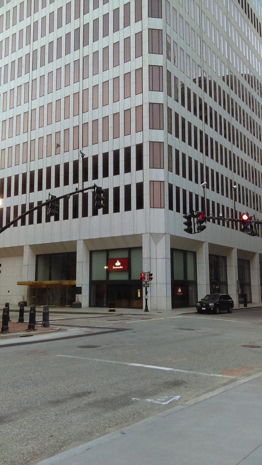 Santander Bank | One Financial Plaza, Providence, RI 02903, USA | Phone: (401) 752-1900