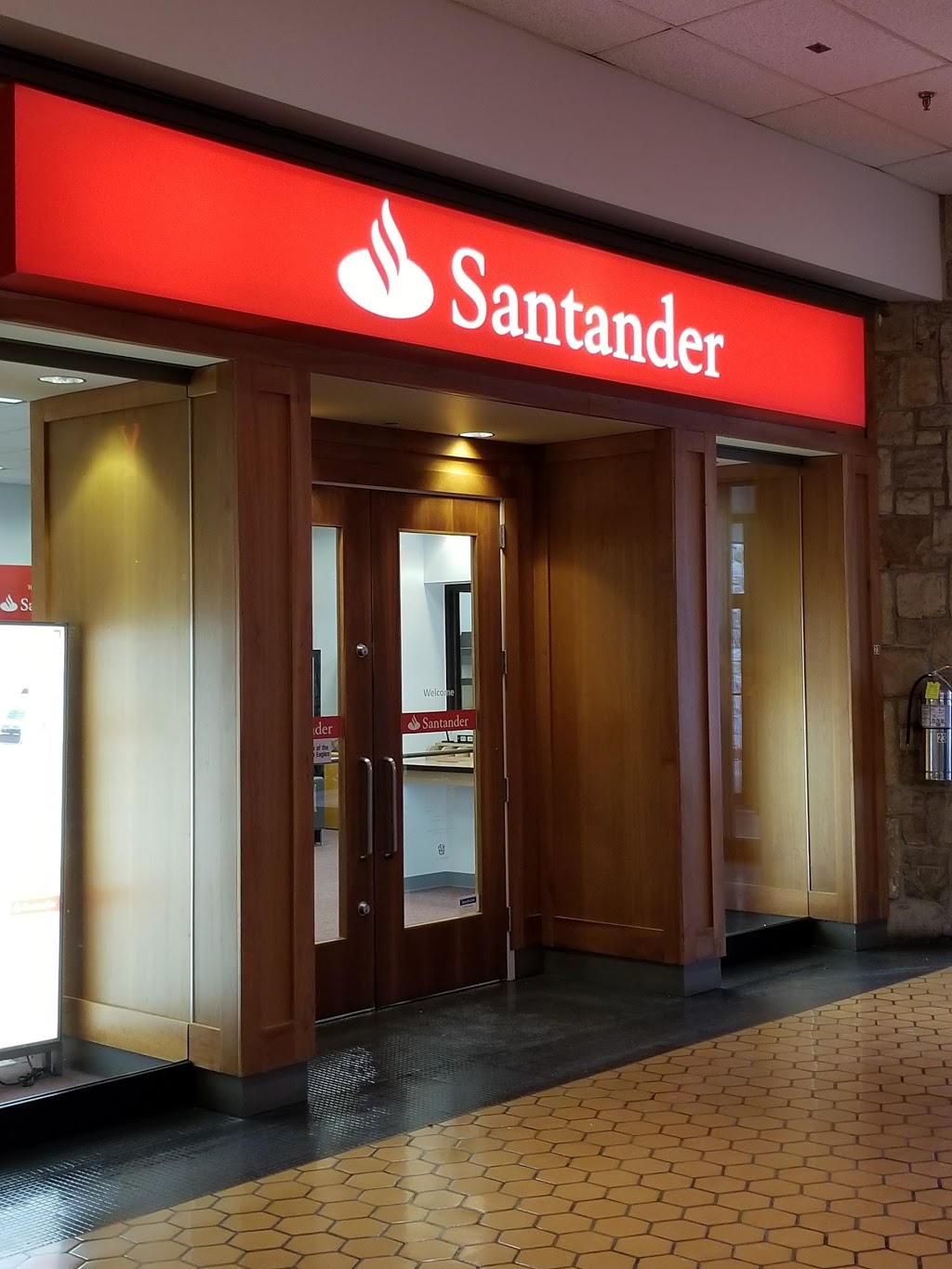 Santander Bank | 2220 State Hill Rd, Wyomissing, PA 19610, USA | Phone: (610) 685-0581